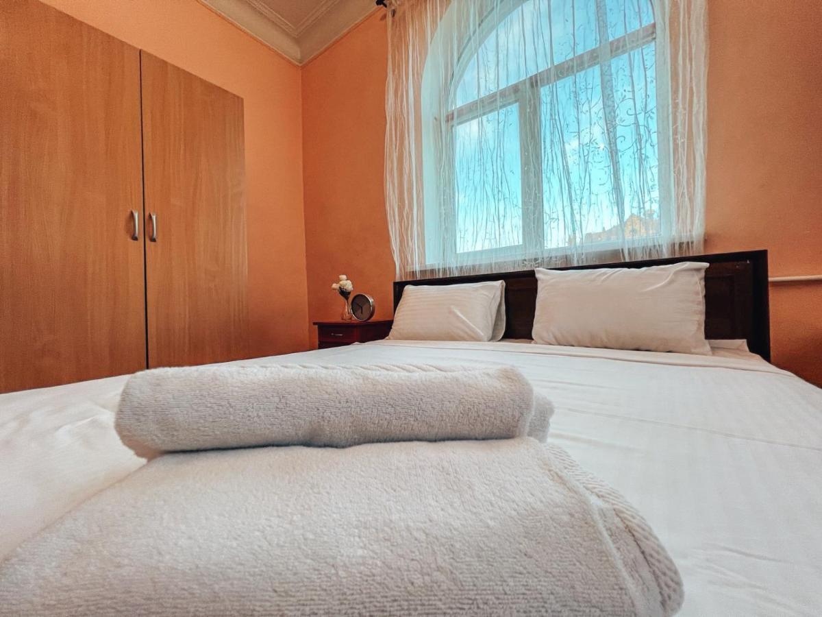 Apartments On Kreshchatik 17 Kiev Bagian luar foto