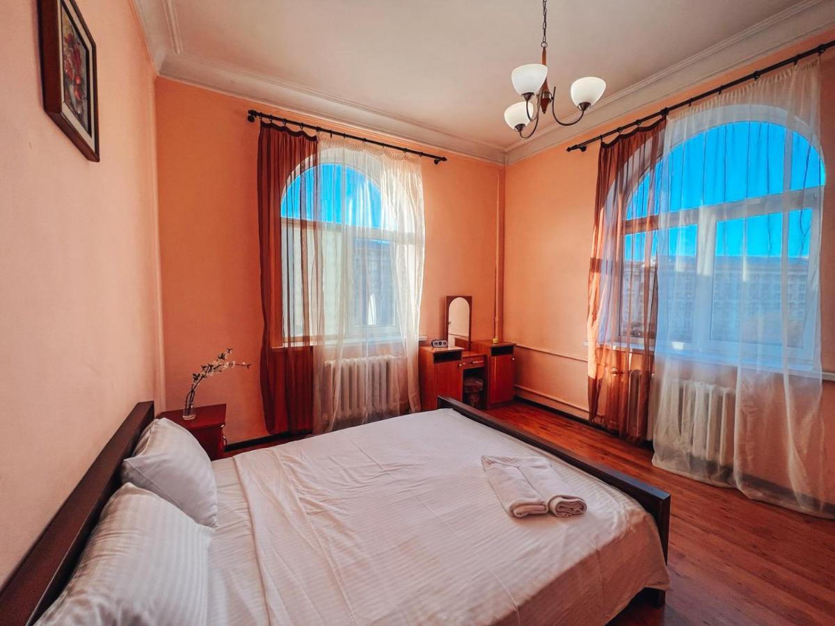 Apartments On Kreshchatik 17 Kiev Bagian luar foto