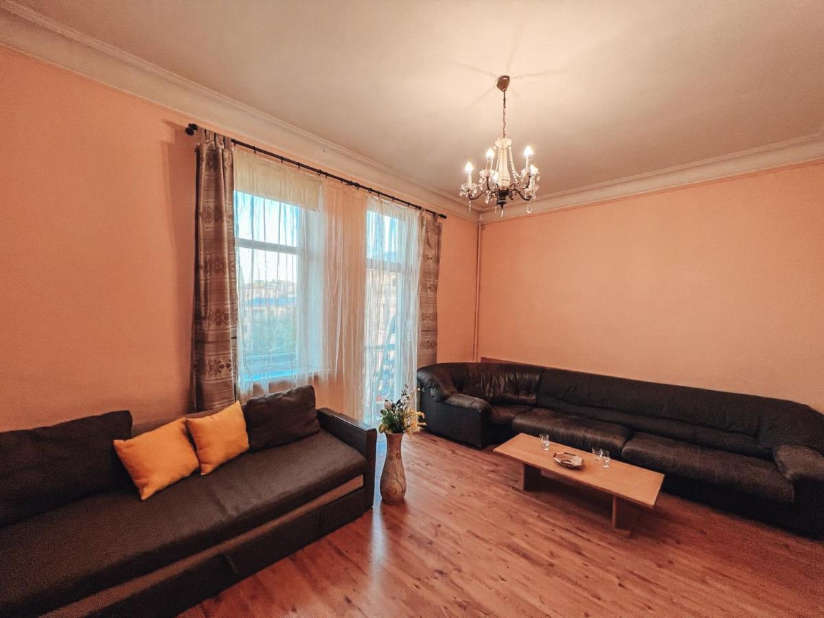 Apartments On Kreshchatik 17 Kiev Bagian luar foto